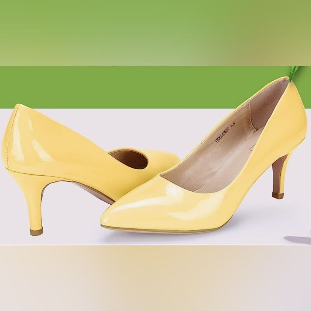 🩵NWOB Yellow Patent Classic Heels Size 8